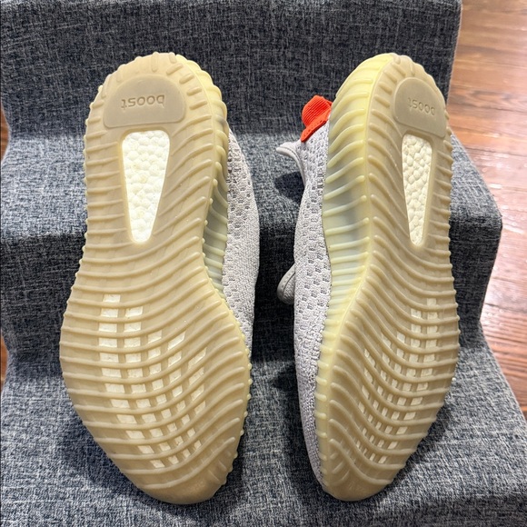 adidas gazelle silver green womens adidas Yeezy Boost 350 V2 Light | Yeezy main image 1